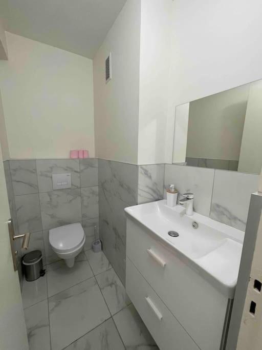 3 Pieces Apartment A Juan-Les-Pins Antibes Exterior foto